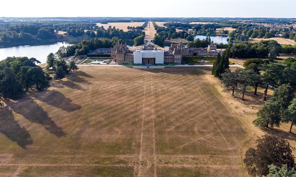 PeteSeaward - drought photo Blenheim Palace